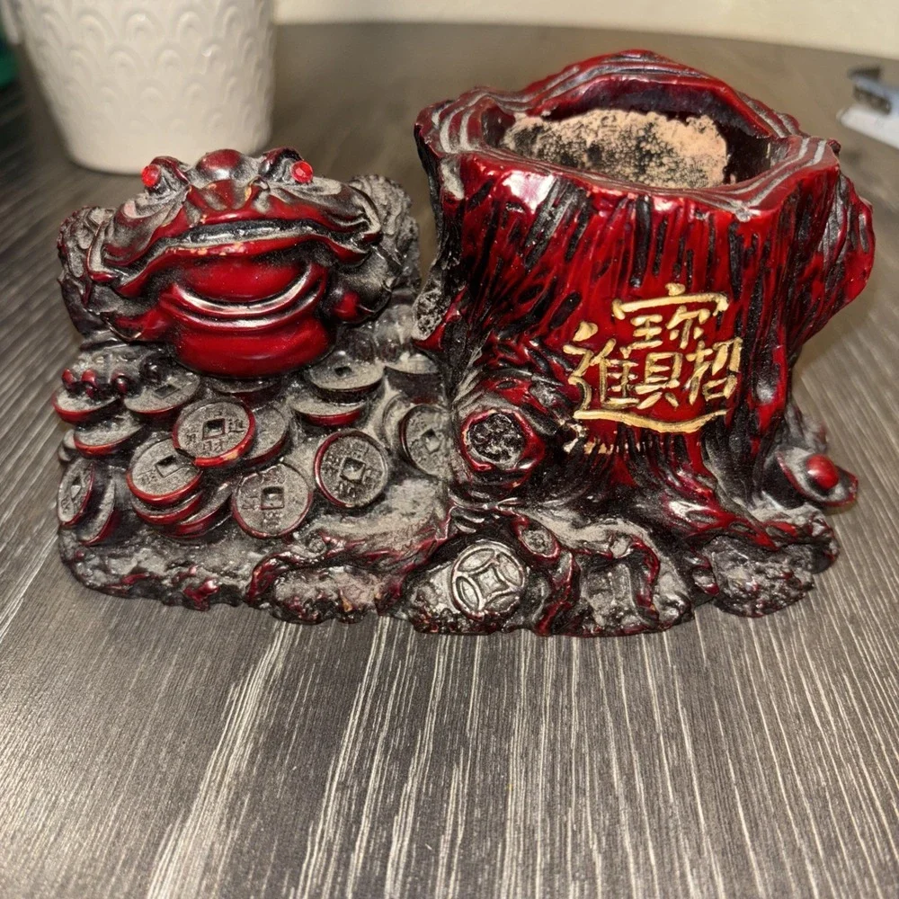 Chinese‎ Resin Frog Pen Holder Candle Holder Dark Burgundy 7x4x 4
